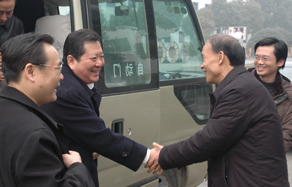 中国浦东干部学院副院长王金定一行来Z6尊龙凯时参观调查