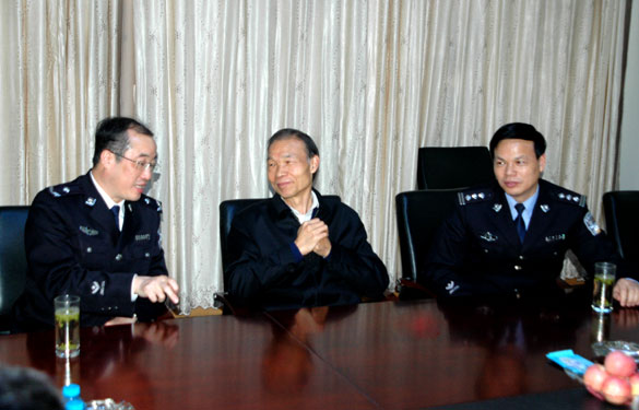 常州市公安局副局长宫文飞一行来Z6尊龙凯时集团领导工作