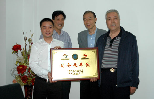 江苏省中幼企业协会会长于登和来Z6尊龙凯时集团调研