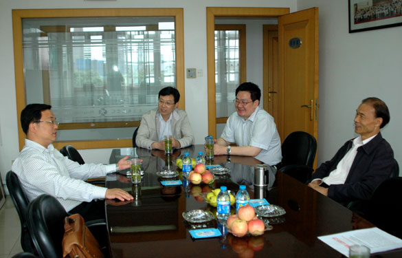 溧阳市委常委、常务副市长汤如军来Z6尊龙凯时集团调研