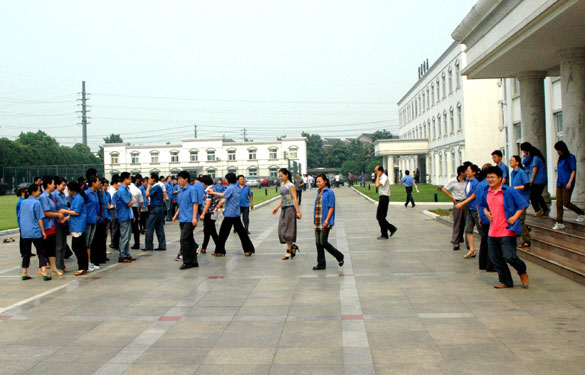 Z6尊龙凯时进行应急响应演练与消防知识培训