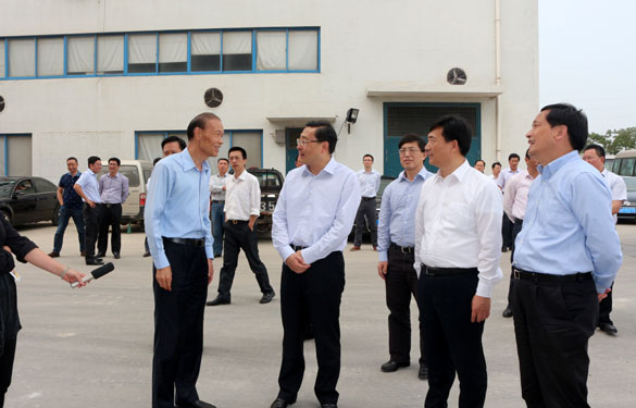 常州市市长费高云一行来Z6尊龙凯时电缆督查西厂区三期工程建设