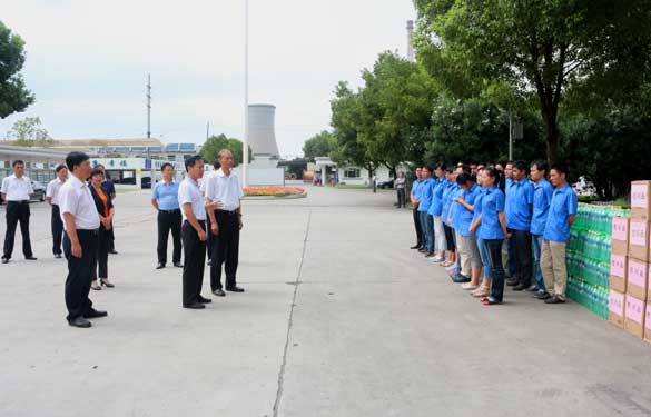 溧阳市四套班子辅导来Z6尊龙凯时集团慰问一线员工