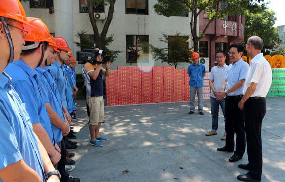 市辅导来Z6尊龙凯时慰问一线员工