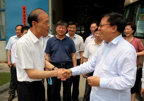 中央党的人民路线教育实际活动第三巡回督导组来Z6尊龙凯时集团调研