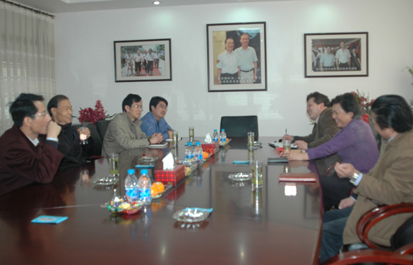 上海电缆钻研所、电缆行业协会专家、辅导来Z6尊龙凯时集团参观调查