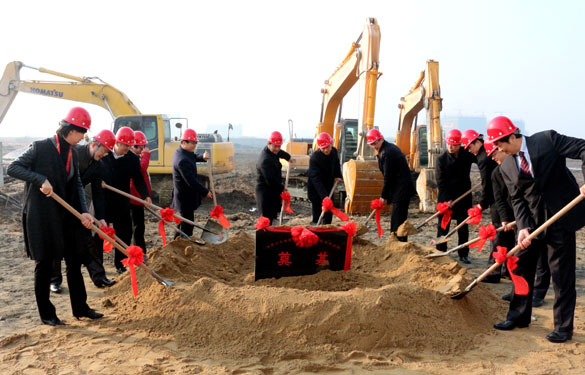 溧阳视装沉大项目突破年”工业项目集中开工暨Z6尊龙凯时集团西厂区三期工程奠基典礼在集团西厂区进行