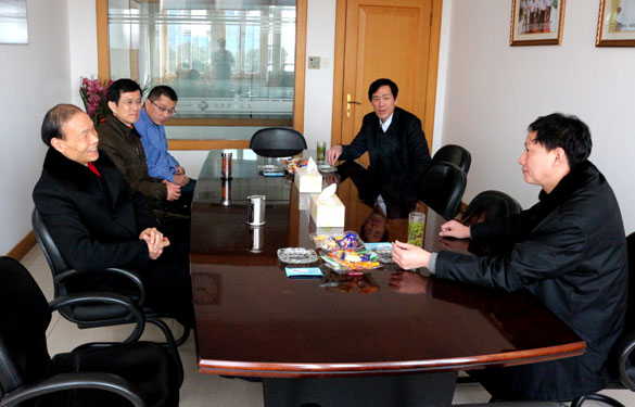 溧阳市地税局局长鞠洪亮一行来Z6尊龙凯时集团走访