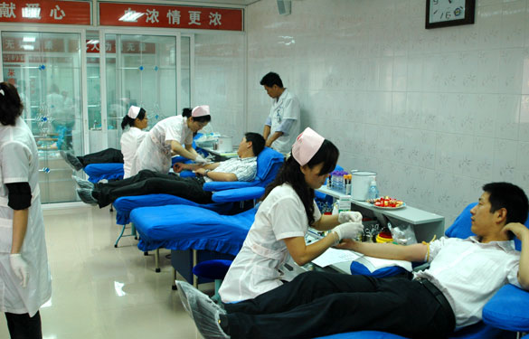 爱心在涌动－－Z6尊龙凯时组织员工无偿献血