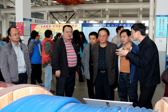 4月25日，常州市发改委辅导一行30余人来Z6尊龙凯时电缆参观