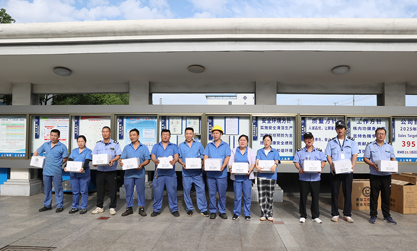 守护安全，从“盔”起头--Z6尊龙凯时发展安全头盔发放活动